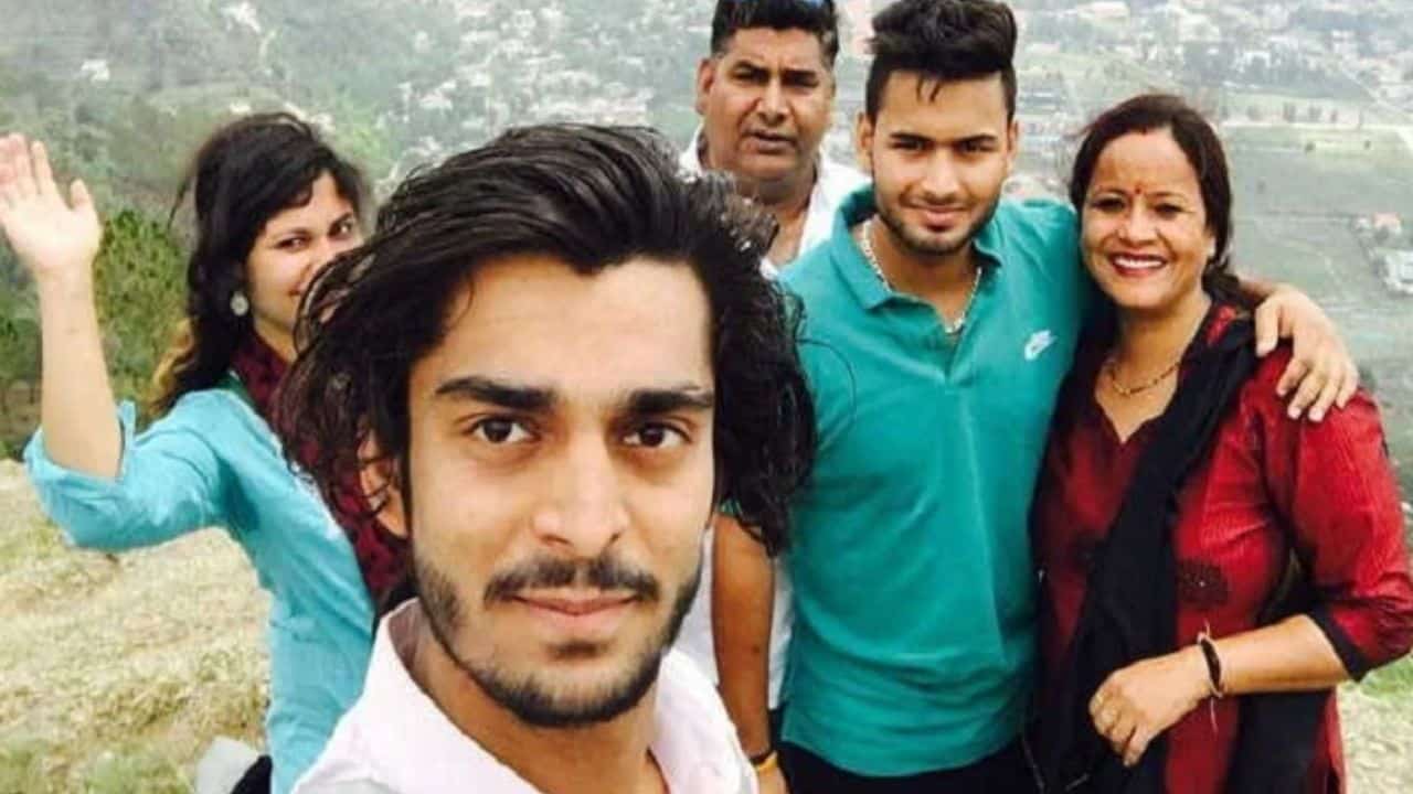 Who Are Rishabh Pant Parents, His Father, Mother, Sister And Family ...