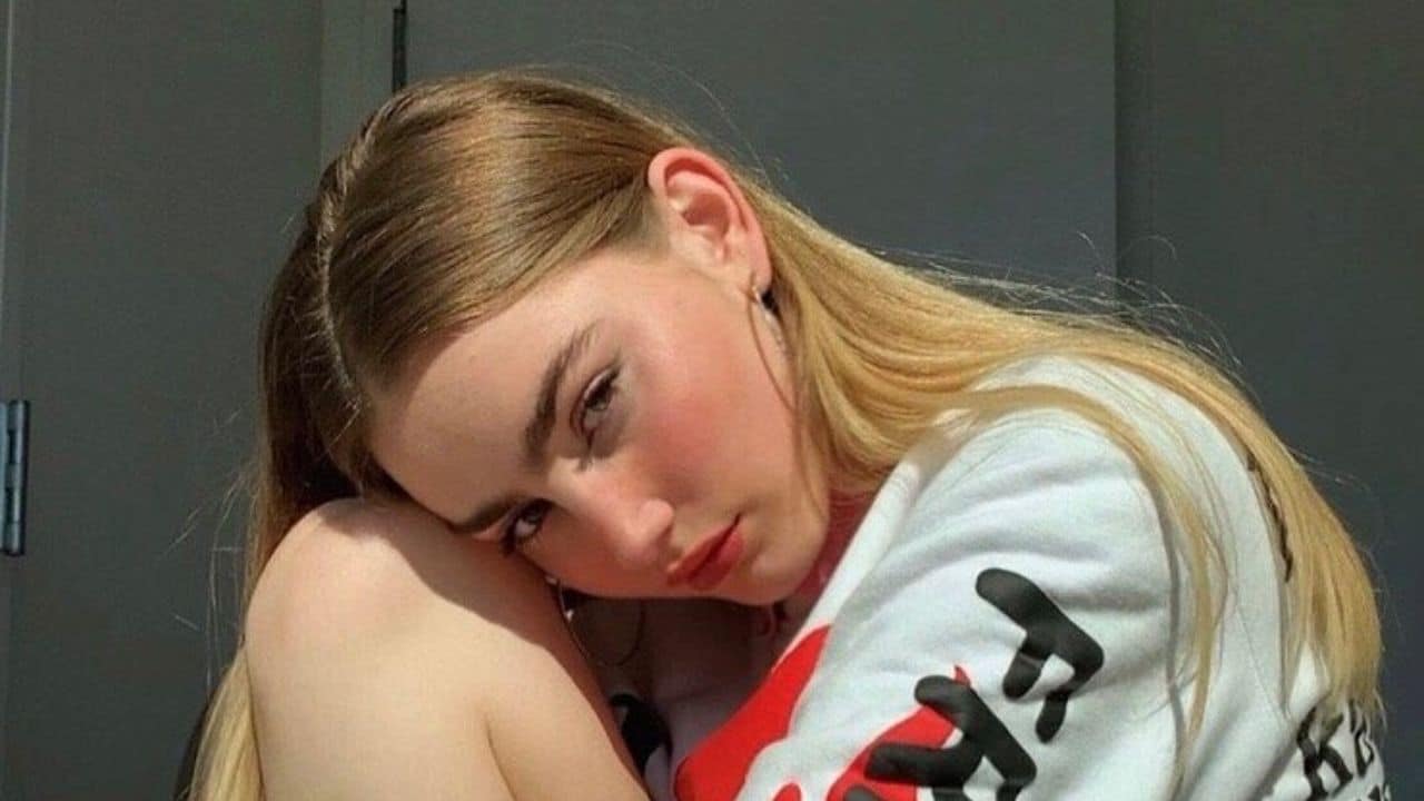 Who Is Singer Aria Lisslo, Her Age, Birthday, Songs, Instagram, Twitter