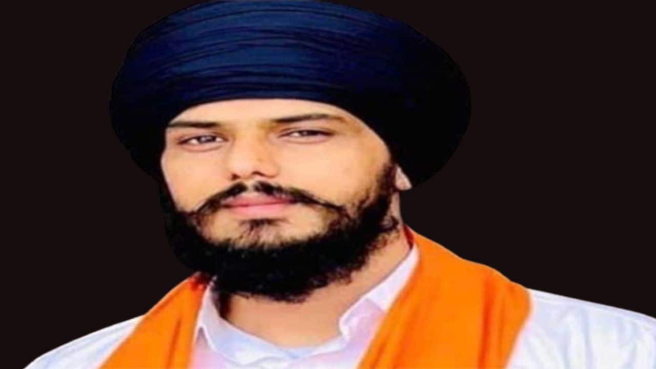 Who Is Amritpal Singh Sandhu Bhindranwale Supporter, His Age, Family, Village, Photos, Instagram