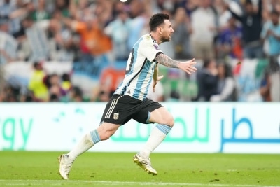 Messi misses’ penalty but Argentina recover to top Group C, qualify for knockouts