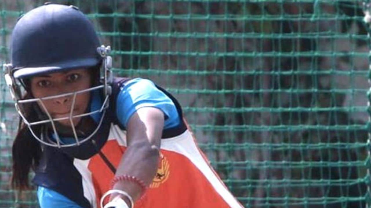 Who is cricketer Amanjot Kaur, her biography age, family, sister name, stats, Instagram, pic