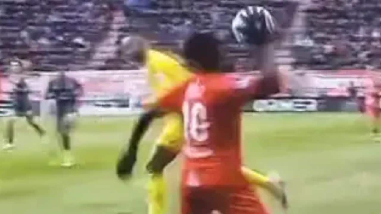 Watch Feyenoord goalkeeper Justin Bijlow time wasting tactics video goes viral