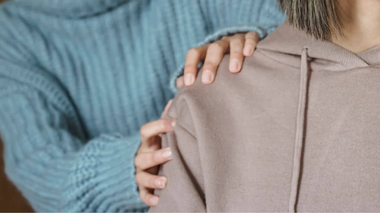 Wife beats worker in Phuket Thailand after catching her with husband, video goes viral