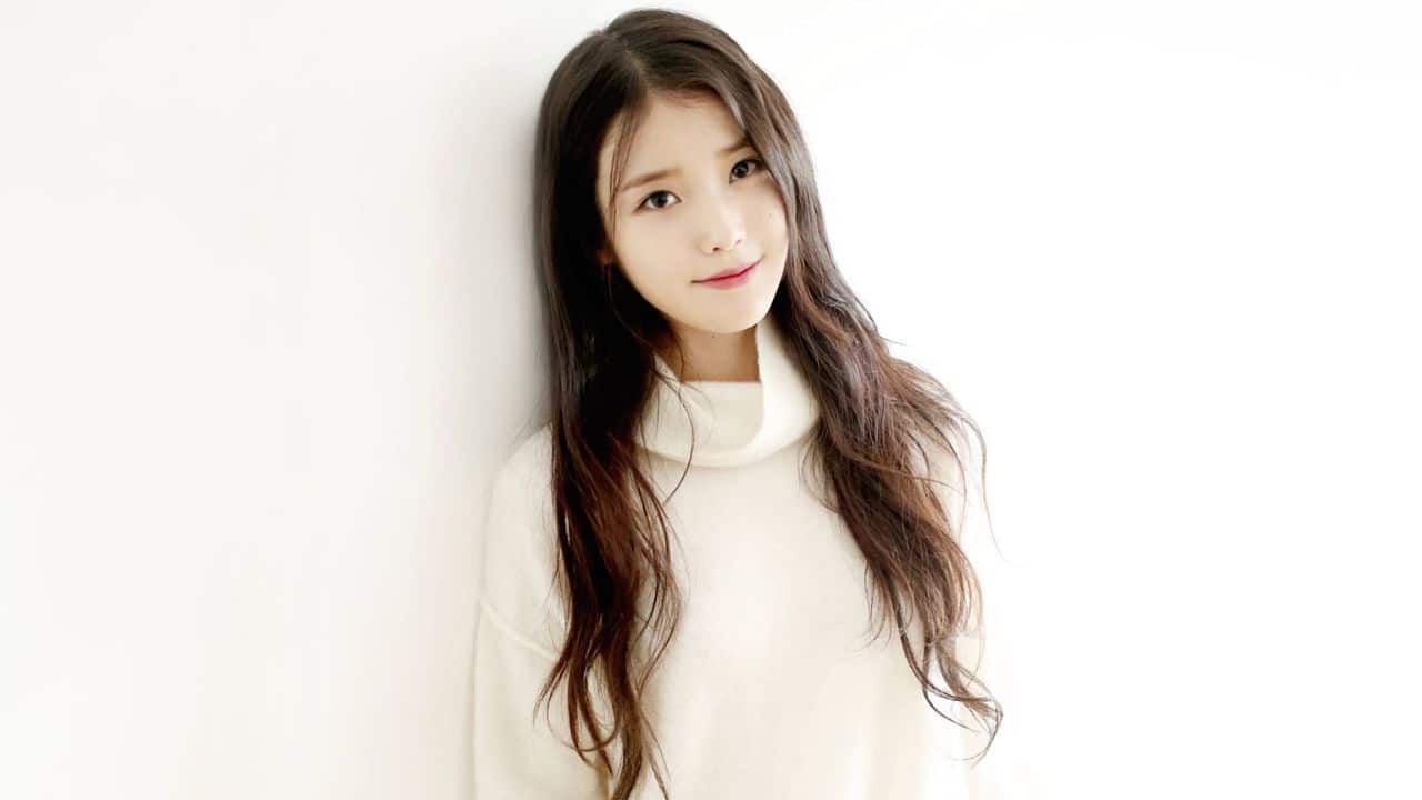Who is Lee Ji-eun aka IU girlfriend of Lee Jong Suk, her age, real full name, boyfriend, Instagram