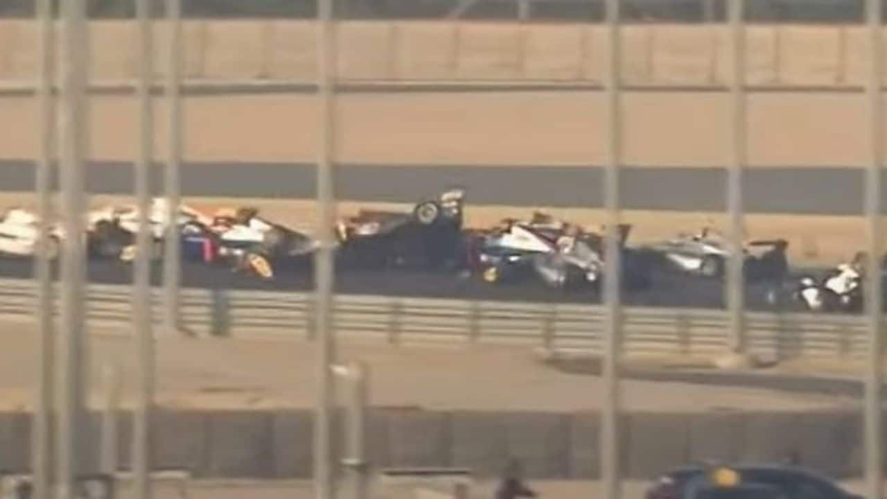 Watch massive 10 car pile up at the Formula Regional Middle East ...