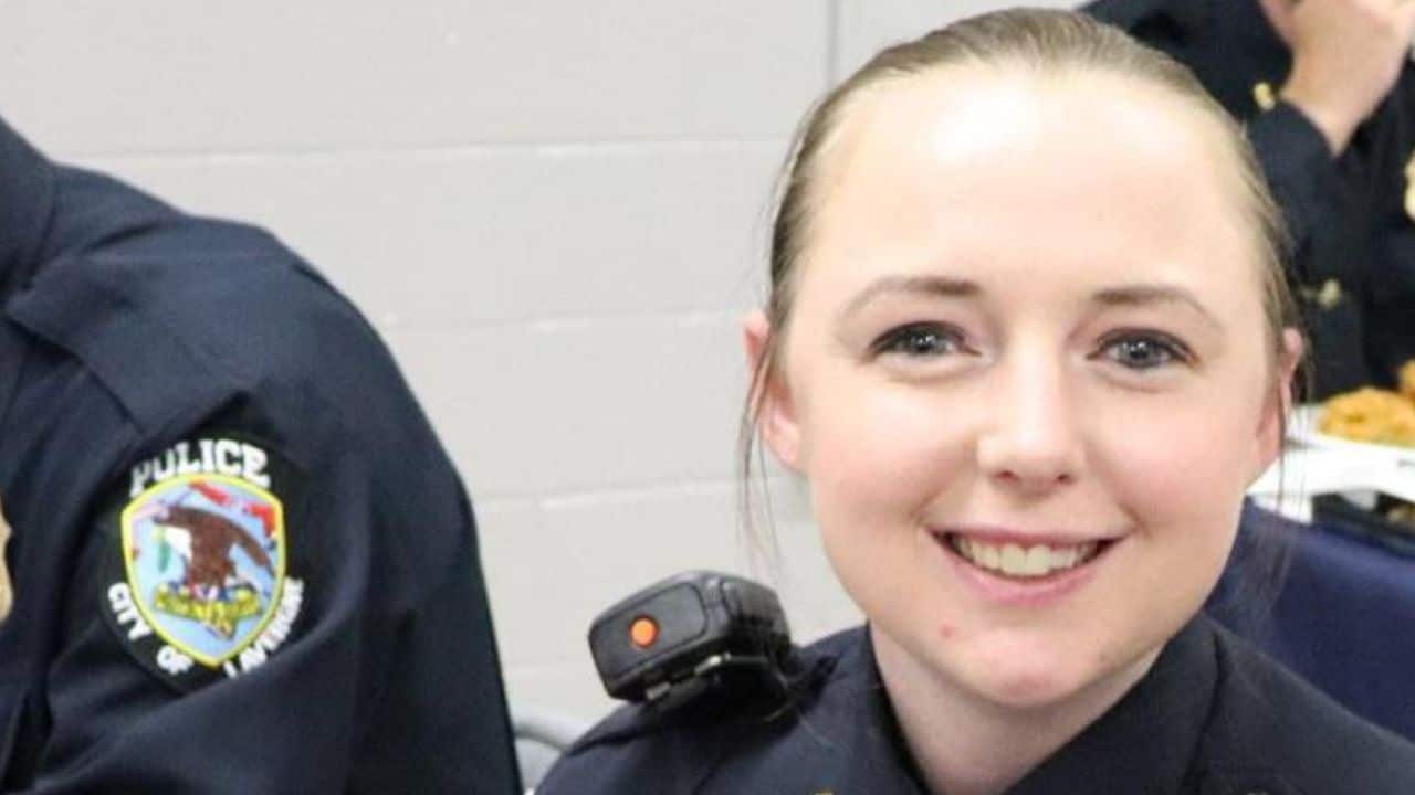 Watch police officer Maegan Hall video and pictures go viral on Twitter