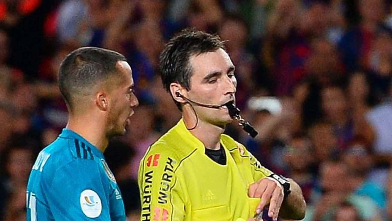 Who is Ricardo de Burgos Bengoetxea Real Madrid vs Barcelona Spanish Super Cup final football referee, his age and stats