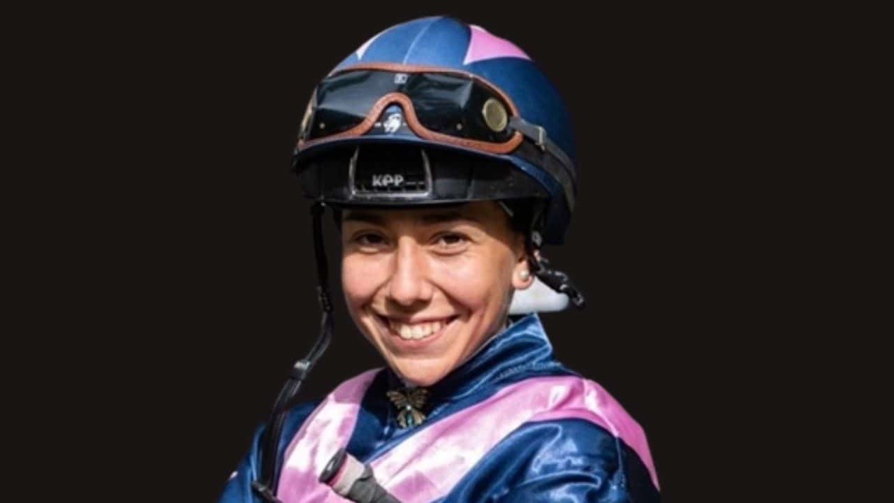 Who is jockey Victoria Alonso cousin of Marcos Alonso, her age, stats and family