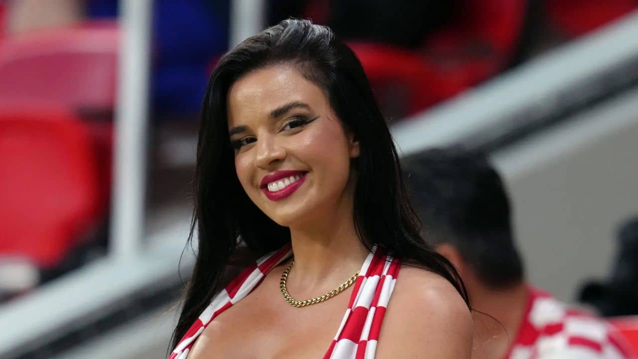 Watch Ex Miss Croatia Ivana Knoll Posts Topless Picture On Instagram The Sportsgrail