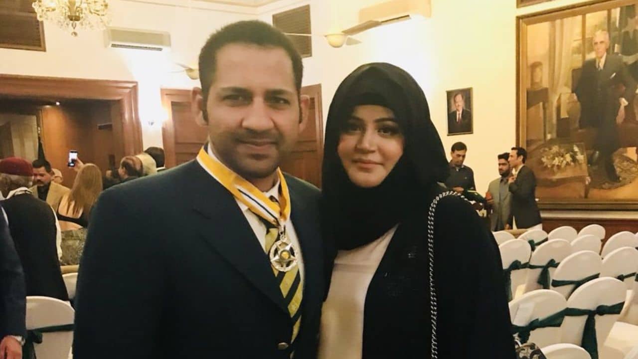 Who is Syeda Khusbaht wife of cricketer Sarfaraz Ahmed, her age, height, family, children