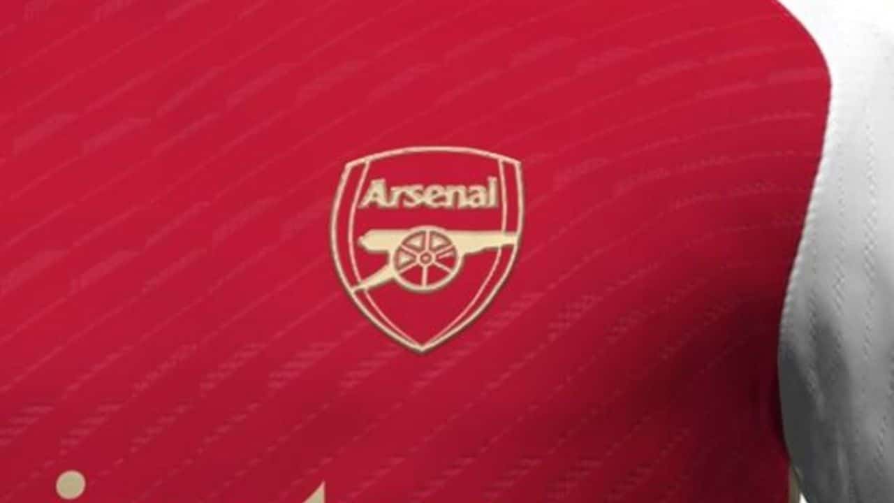 Arsenal fan Arabella Mia aka GreenGirlBella spray paints Arsenal jersey on  herself, video goes viral on Instagram and TikTok - The SportsGrail