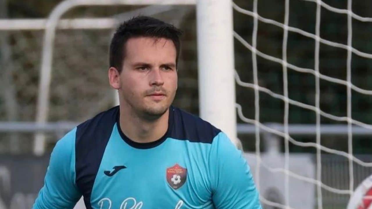 Had Belgian goalkeeper Arne Espeel taken the Covid vaccine and what was his vaccination status
