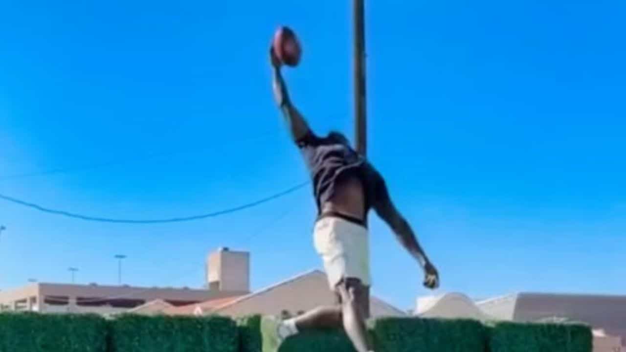 Watch video of DK Metcalf insane vertical jump goes viral