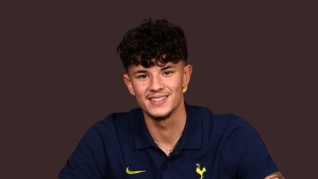 Who is Jude Soonsup-Bell new Tottenham signing, his age, height, girlfriend, parents, salary, FIFA 23 rating