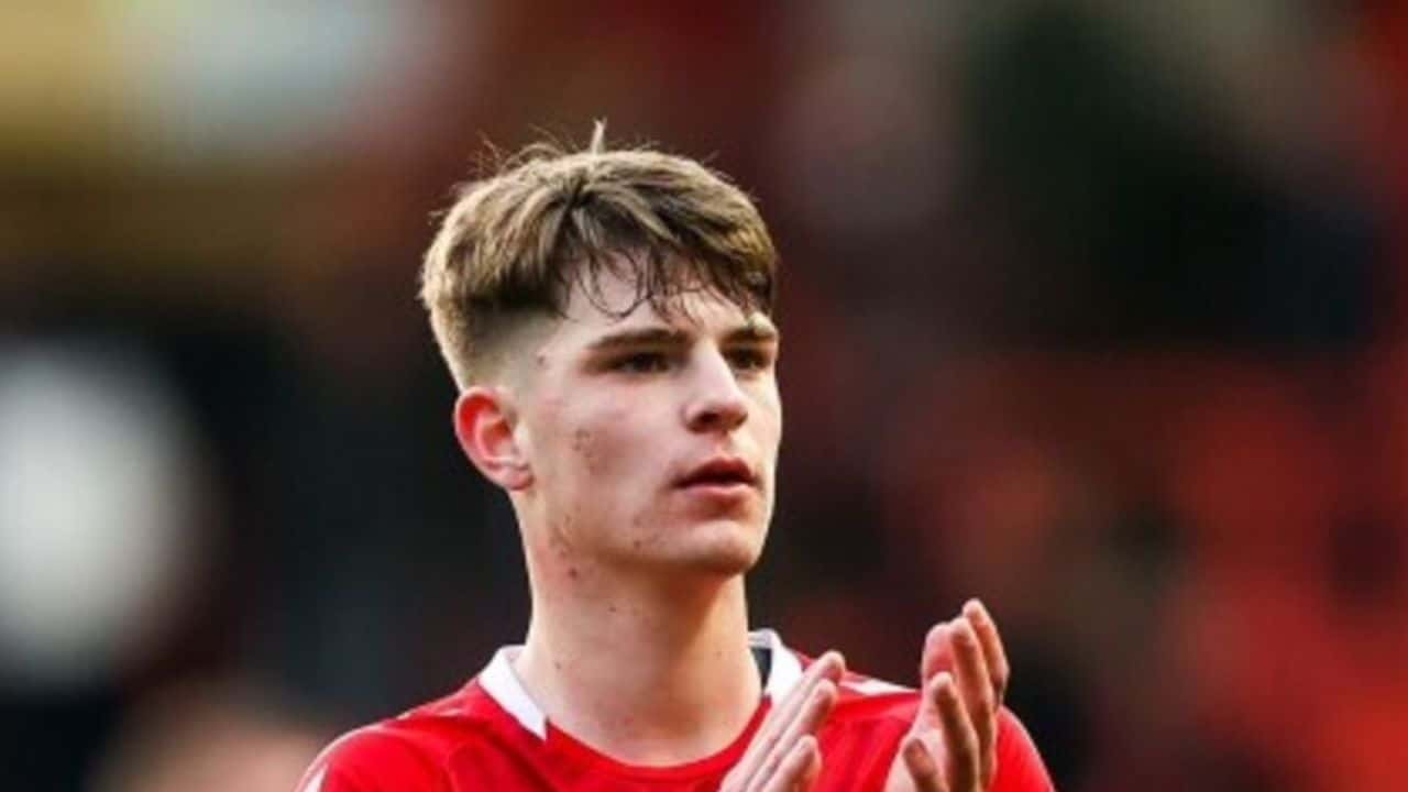 Who is Alex Scott Bristol City footballer, his age, height, girlfriend, salary, contract, stats, FIFA 23 rating and potential