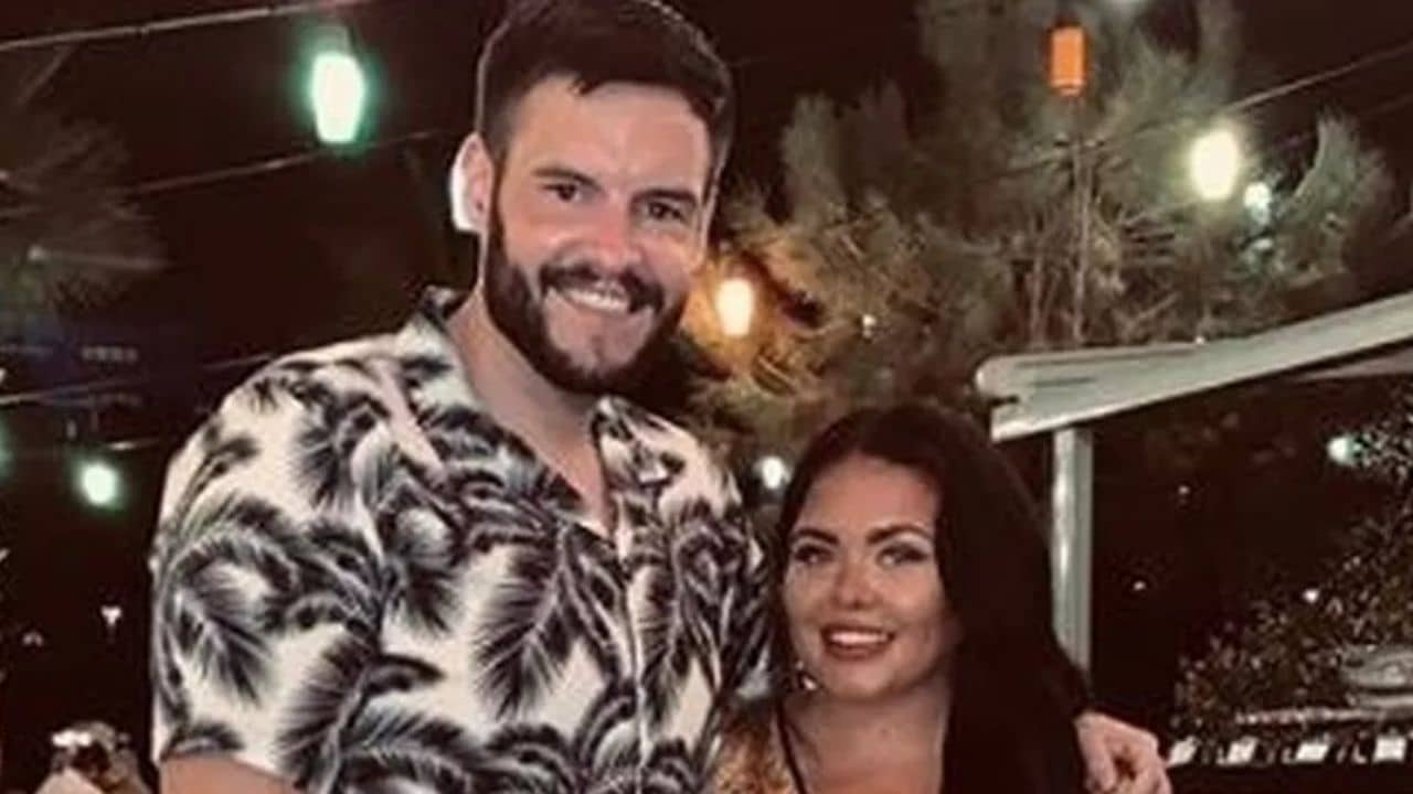 Who is police officer Scott Dobinson boyfriend of Scarlett Moffatt, his age, height, job, net worth