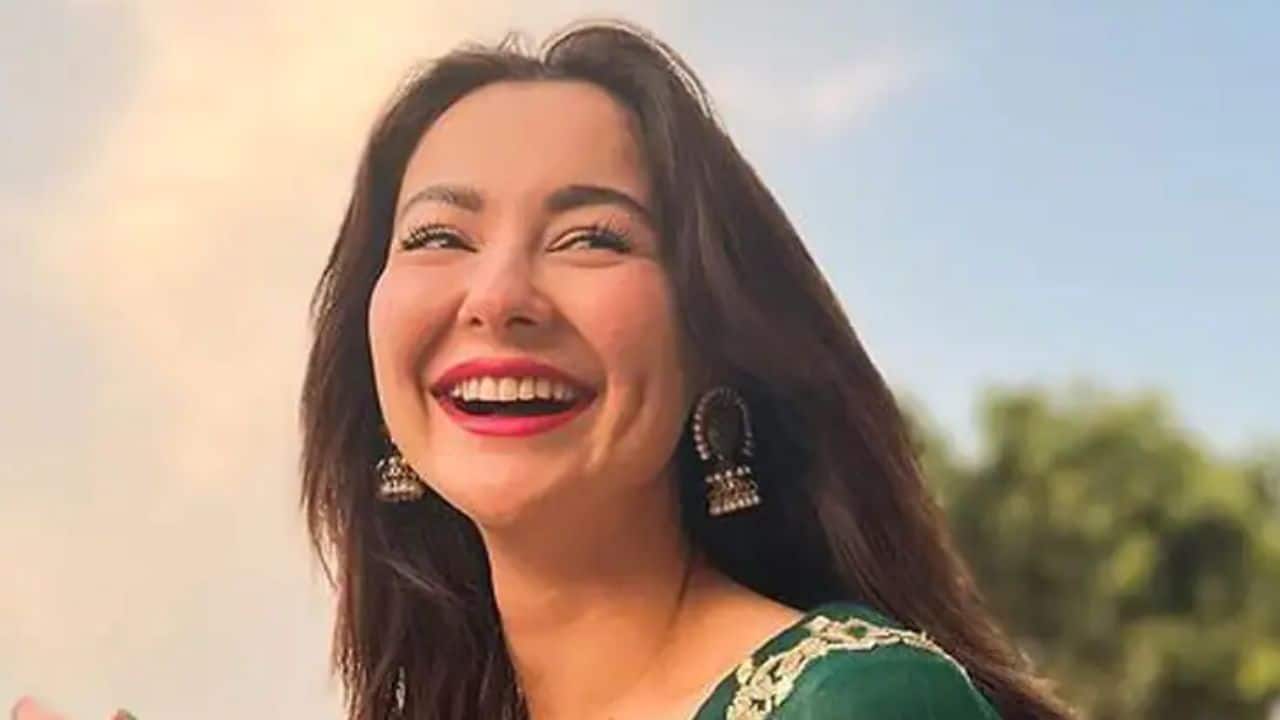 Who is Hania Aamir (Amir) Pakistani actress, biography, age, height, parents, mother, sister, husband name, Instagram