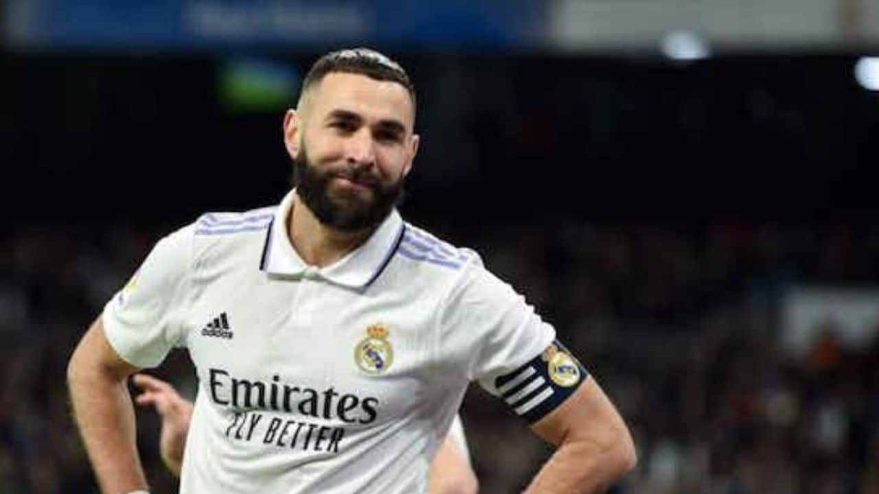 Explained why does Karim Benzema always wear a bandage on his hand while playing