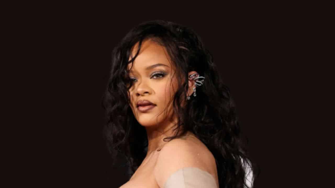Was Rihanna lip syncing or really singing during her Super Bowl 2023 performance