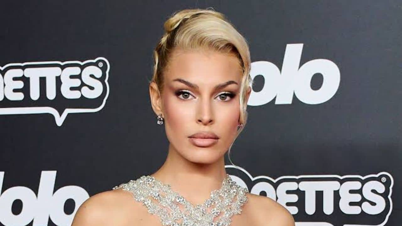 Jessica Goicoechea partner of Marc Bartra suffers nip slip at the Idolo Awards, pictures go viral on Instagram