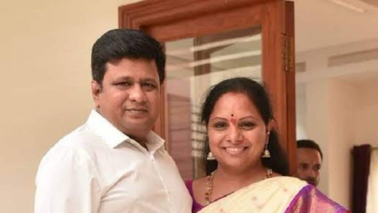Kalvakuntla (K) Kavitha biography, age, family, husband, father name, education, net worth 2023