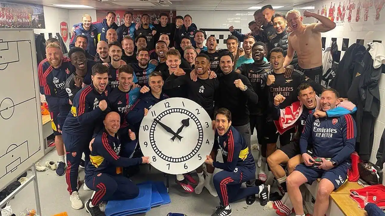 explained-why-did-arsenal-players-celebrate-with-a-clock-after-fulham