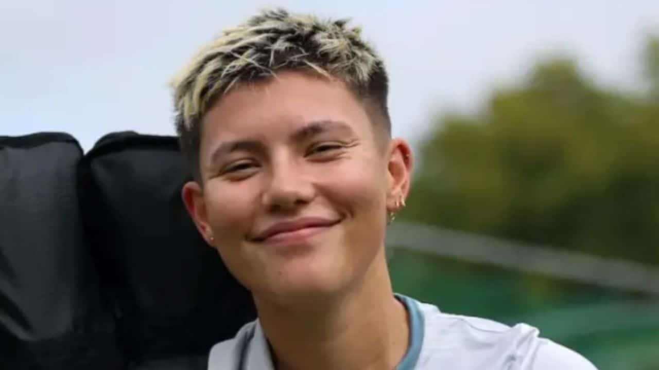 Who is cricketer Issy Wong, age, height, family, parents, bf, career stats, WPL team, Instagram