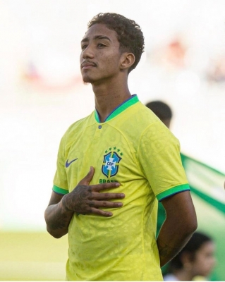 Brazil defender Arthur joins Bayer Leverkusen