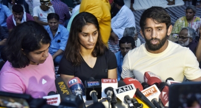 Wrestling scandal: Wrestler Bajrang Punia claims Delhi Police cut electricity supply at Jantar Mantar