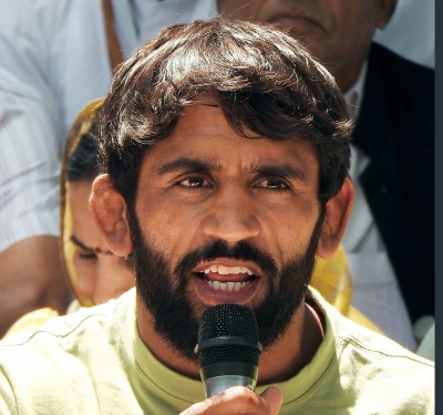 Dumbbells, neck plank & stretching: Protesting wrestlers turn Jantar Mantar into training centre