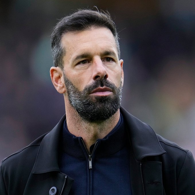 PSV Eindhoven head coach Van Nistelrooy resigns