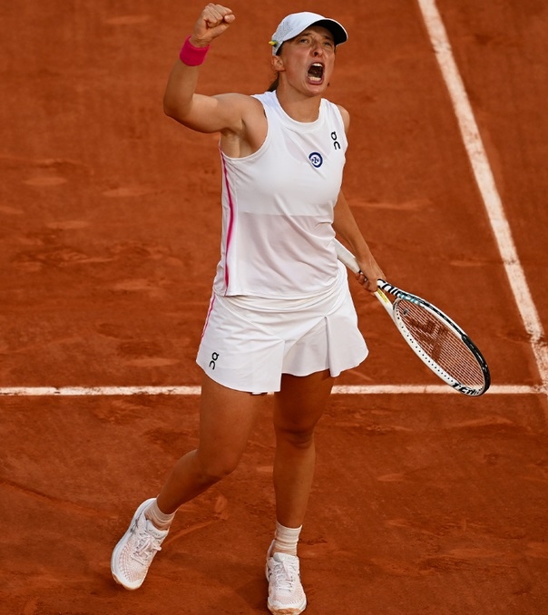 French Open: Swiatek ends Haddad Maia’s dream run to make third final in Paris