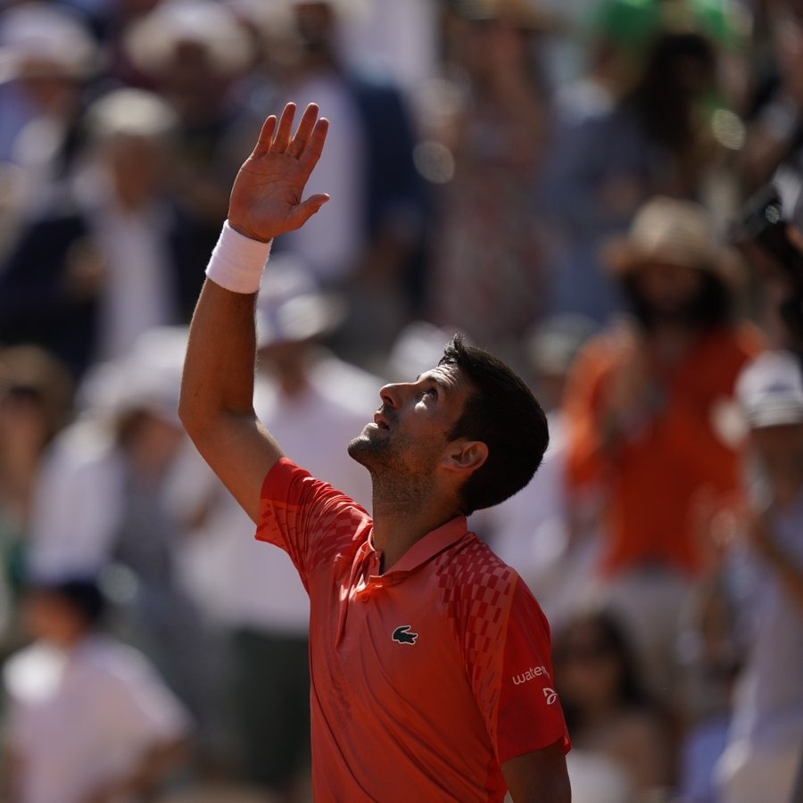 French Open: Djokovic, Alcaraz advance to third round in pursuit of title, top ranking