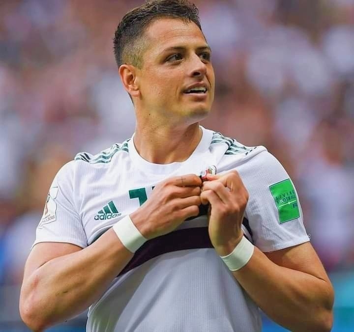 Football: Mexican star Chicharito to undergo knee surgery