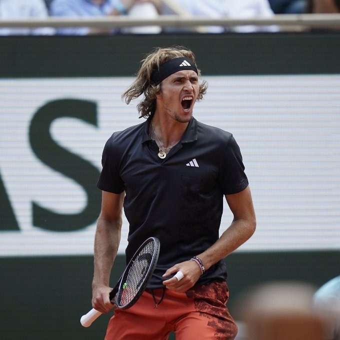 French Open: Zverev passes Etcheverry test to reach semi-finals