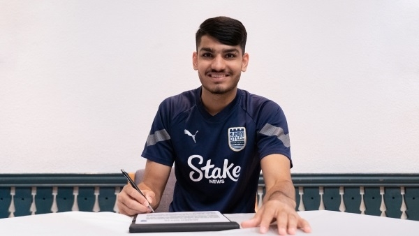 Ayush Chhikara signs three-year contract extension with Mumbai City FC