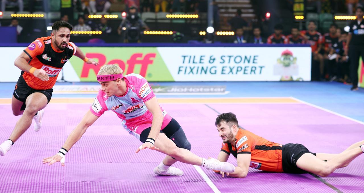 Ajit Chouhan Stars as U Mumba Edge Jaipur Pink Panthers 37–36, Move Up to 4th Place