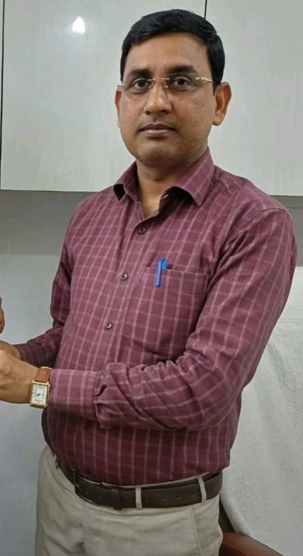 Who is HR Manager Shashi Bhushan Upadhyay of Gopalganj, Bihar seen molesting girl inside train in viral video