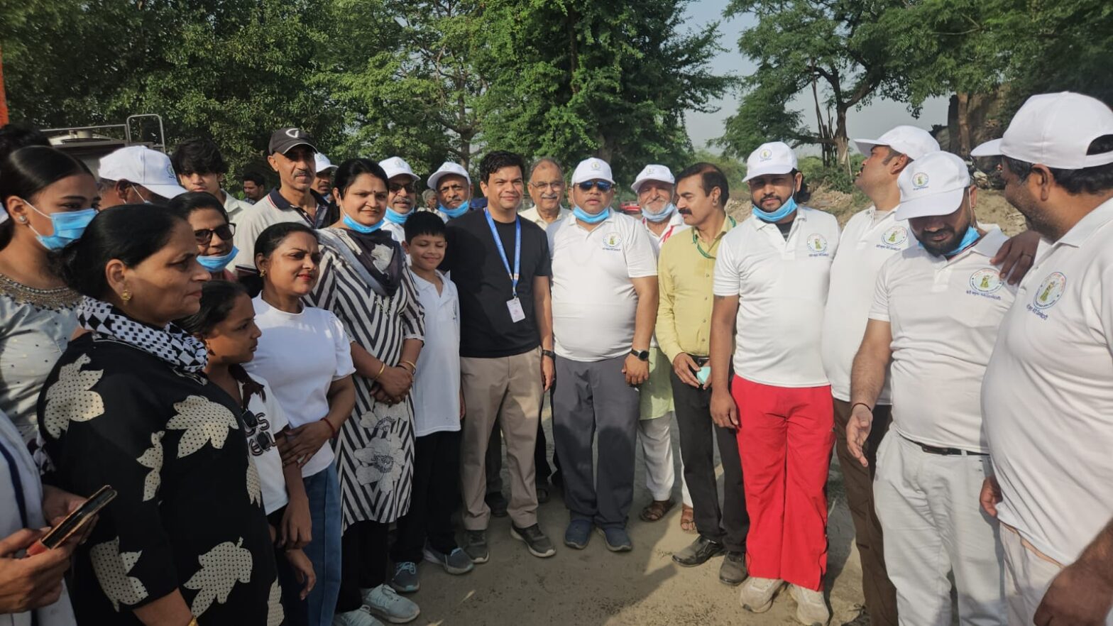 दिल्ली सरकार द्वारा घोषित यमुना सफाई कार्यक्रम के अंतर्गत यमुना घाटों पर यमुना परिवार काउंसिल द्वारा विशाल श्रमदान एवं महासफाई अभियान संपन्न